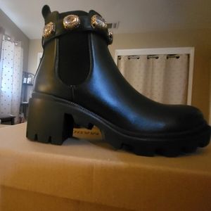 Brand New Steve Madden Amulet boots